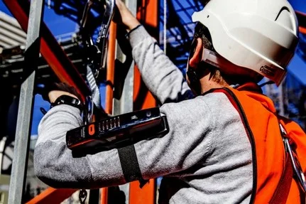 Miernik / Monitor / Rejestrator osobisty EMF, do ciągłego monitorowania narażenia pracowników na pola elektromagnetyczne, praca do 60GHz WaveMon 60 GHz miernik pola